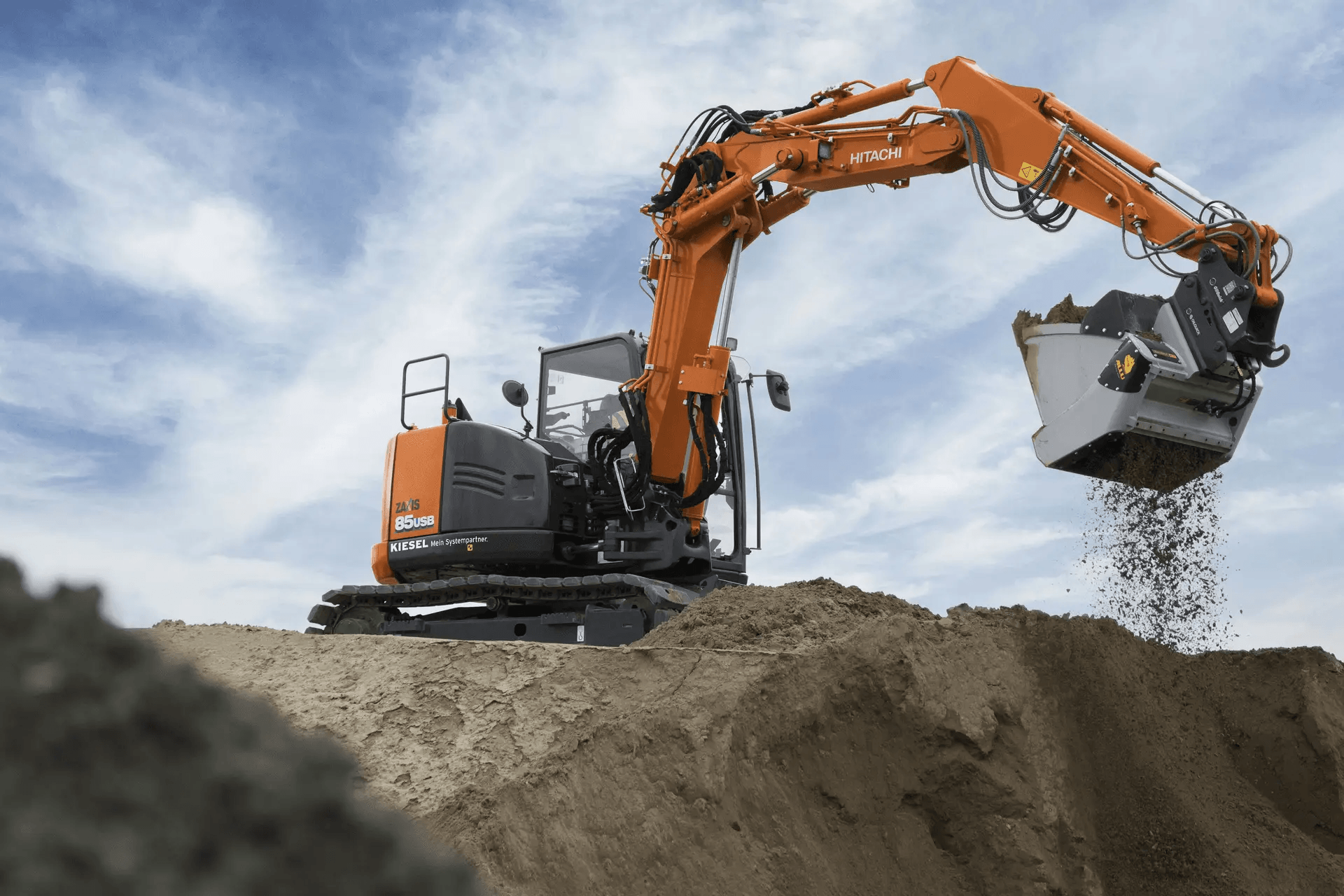 Bagger übernimmt den Erdaushub